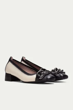 Hispanitas Sabrinas|Saltos-Bailarina bico quadrado com enfeite de corrente OPORTO Preto