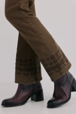 Hoss Intropia Jeans-Basel. Calça jeans bootcut Castanho