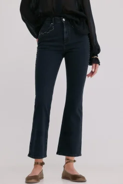 Hoss Intropia Jeans-Basileia. Calça jeans com tachas Preto