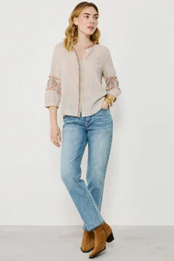 Vila Blusas-Blusa de algodão com bordado étnico Tostado