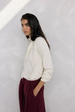 Pedro del Hierro Blusas-Blusa de cetim com gola alta Ecru
