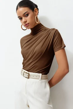 Trendyol Blusas-Blusa de gola alta cru