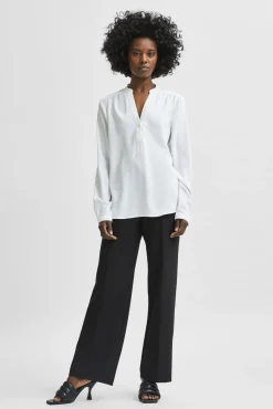 Selected Blusas-Blusa fluida com decote em bico confecionada com materiais reciclados. Branco