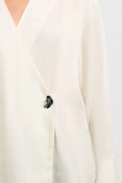 Selected Blusas-Blusa gola V com detalhe metálico Branco