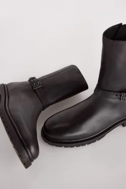 Pedro del Hierro Saltos|Calçado De Couro-Bota de cano curto de pele com fivela de logo Preto