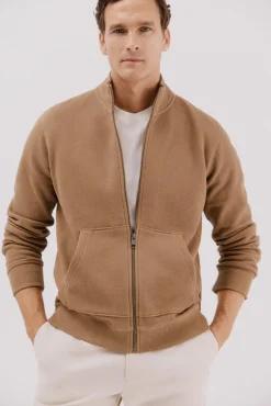Cortefiel Camisolas--Regular fit-Structured fleece fabric-Front zip fastening and kangaroo pockets-By buying our cotton products, you're supporting our investment in the Better Cotton Initiative. This product is sourced via a system of mass balance and therefo Castanho