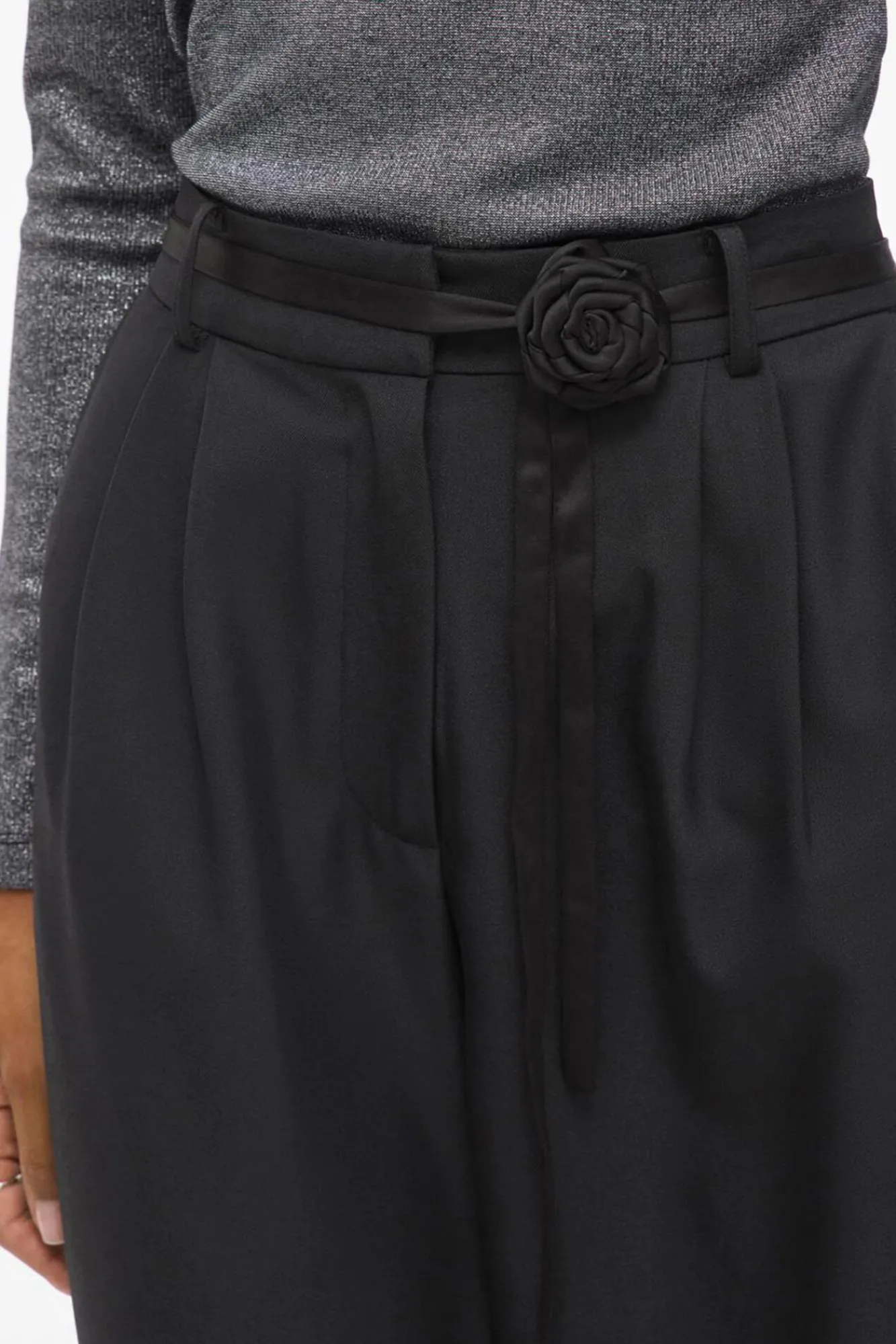 Vila Calças-Calça social de pernas largas com cinto de flores Preto