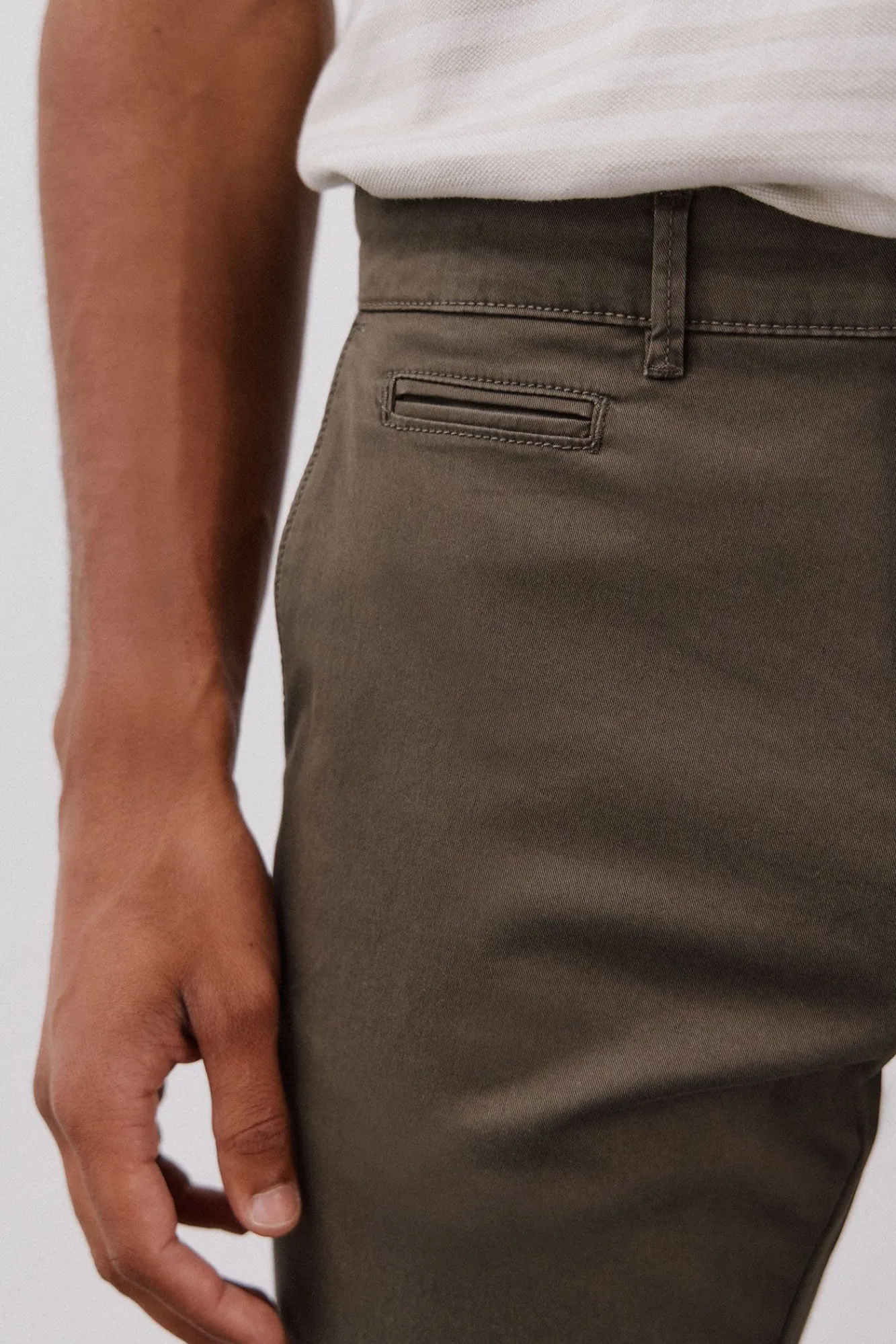 Cortefiel Calças|Chinos-Calças chino leves corte slim Verde