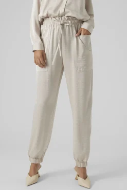 Vero Moda Calças-Calças skinny efeito acetinado Tostado