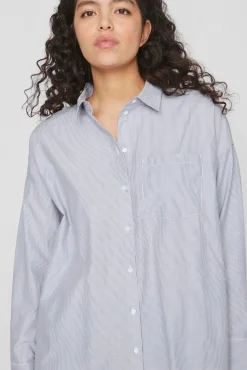 Vila Blusas-Camisa Oxford com bolso Azul