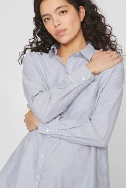 Vila Blusas-Camisa Oxford com bolso Azul