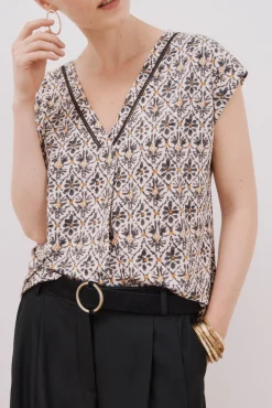 Cortefiel T-Shirts-Camiseta bico com detalhe de renda Impress&atilde;o