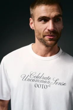 OOTO T-Shirts-Camiseta gráfica lavada Branco