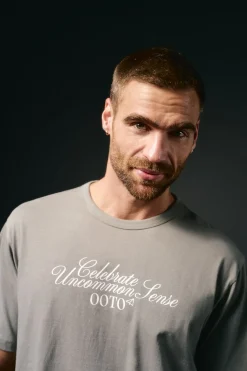 OOTO T-Shirts-Camiseta gráfica lavada Verde