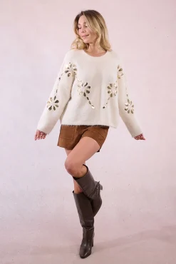 Molly Bracken Camisolas-Camisola de manga comprida com detalhe de flor Ecru