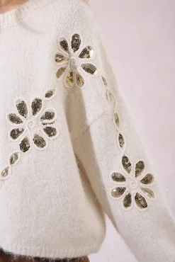 Molly Bracken Camisolas-Camisola de manga comprida com detalhe de flor Ecru