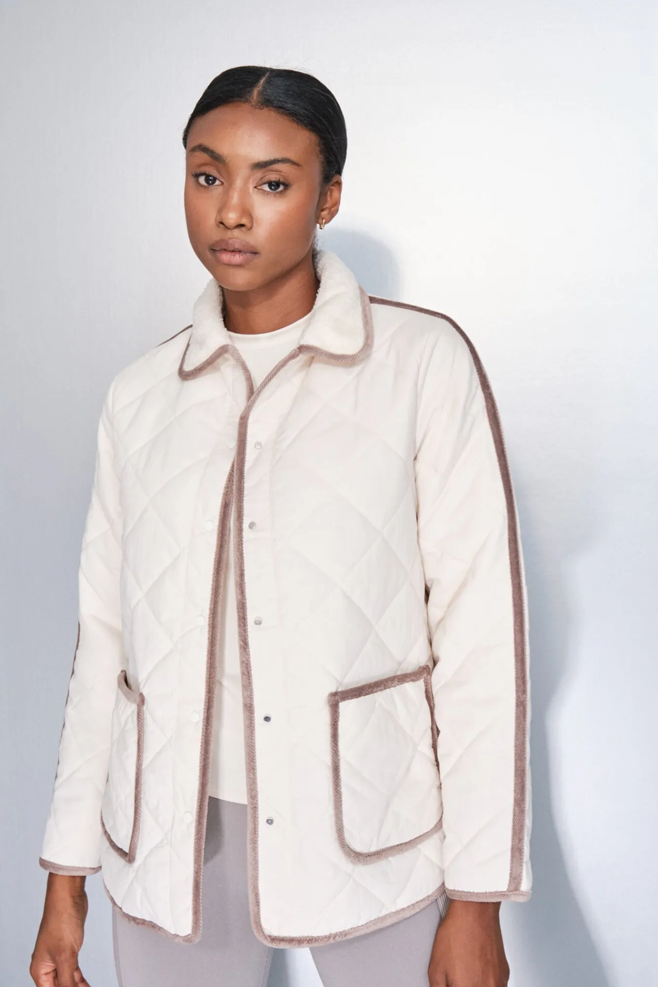 Dash and Stars Sobretudos-Casaco acolchoada bege com losangos beige