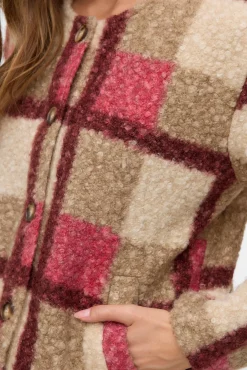 Vero Moda Sobretudos-Casaco de borrego com estampado xadrez Subiu