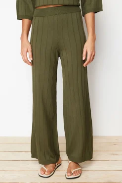 Trendyol Pijamas-Conjunto básico de calça e T-shirt polo verde