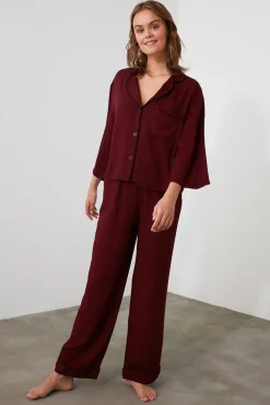 Trendyol Pijamas-Conjunto de pijama camiseiro de viscose vermelha com vivo estampado