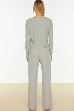 Trendyol Pijamas-Conjunto de pijama canelado com detalhes em elástico e frase na cor cinza cinzento