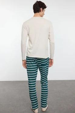 Trendyol Pijamas-Conjunto de pijama de casal de Natal com riscas, corte regular bege