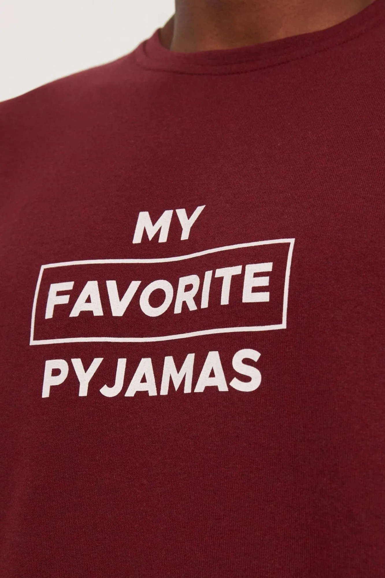 Trendyol Pijamas-Conjunto de pijama de corte regular vermelho bordô estampado