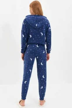 Trendyol Pijamas-Conjunto de pijama de inverno marinho com capuz e estampado de galáxia azul
