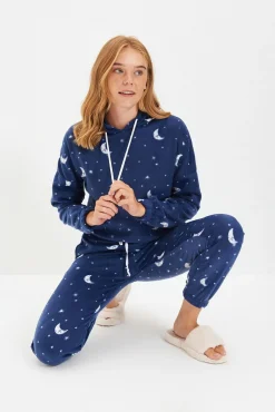 Trendyol Pijamas-Conjunto de pijama de inverno marinho com capuz e estampado de galáxia azul