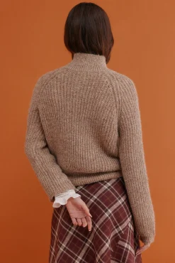 Hoss Intropia Camisolas-Irina. Camisola com gola Perkins Beige