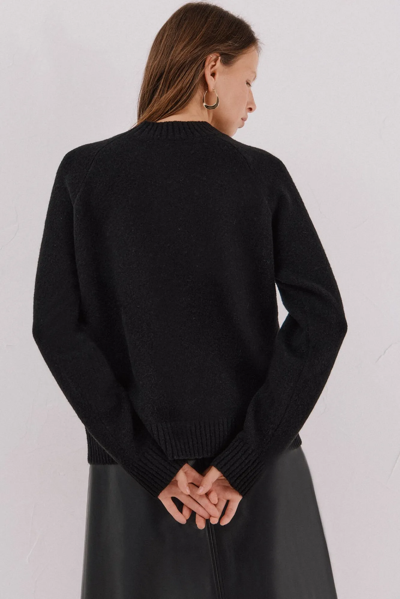 Cortefiel Camisolas-Jersey delantero lentejuelas. Preto