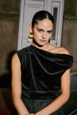 Hoss Intropia T-Shirts-Marcela. Top assimétrico Preto