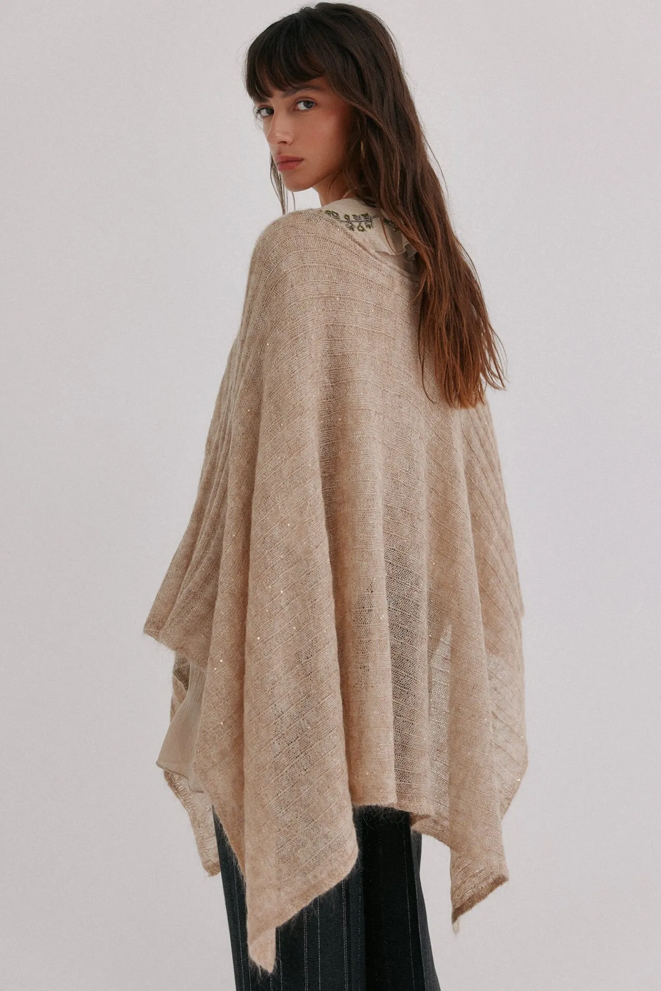 Hoss Intropia Sobretudos-Näelle. Capa de malha Beige