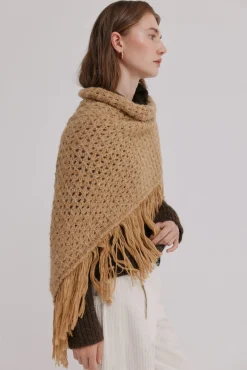 Hoss Intropia Sobretudos-Neves. Xale com franjas vazadas Dourado