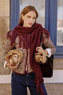 Hoss Intropia Sobretudos-Neves. Xale com franjas vazadas Granada