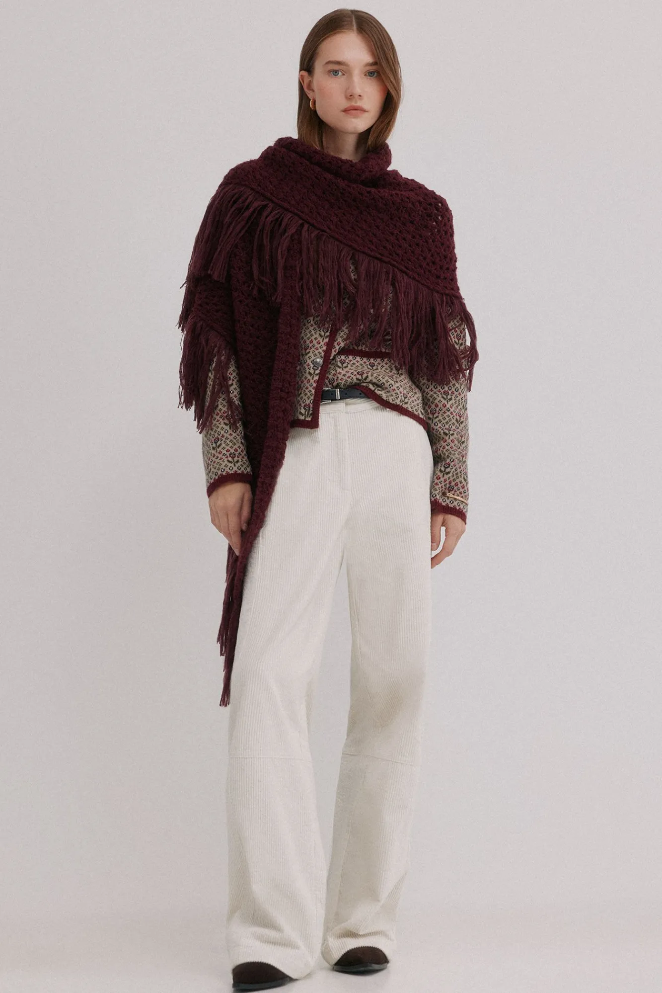 Hoss Intropia Sobretudos-Neves. Xale com franjas vazadas Granada