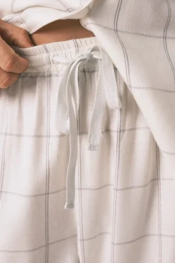 Women'secret Pijamas-Pijama camiseiro de flanela de algodão branca com estampa xadrez bege