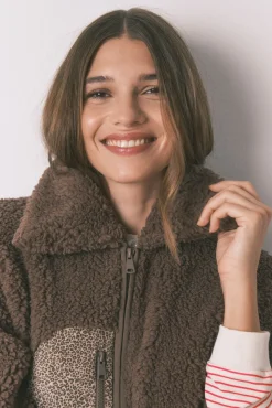 Women'secret Roupões-Poncho curto de robe de borrego marrom do Snoopy cru