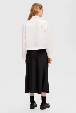 Selected Saias-Saia midi fluida confecionada com materiais reciclados. Preto