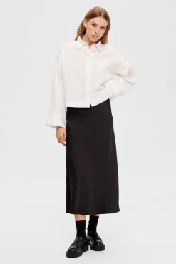 Selected Saias-Saia midi fluida confecionada com materiais reciclados. Preto