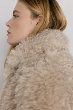 Pedro del Hierro Casacos-Sobretudo efeito pelo cacheado Beige