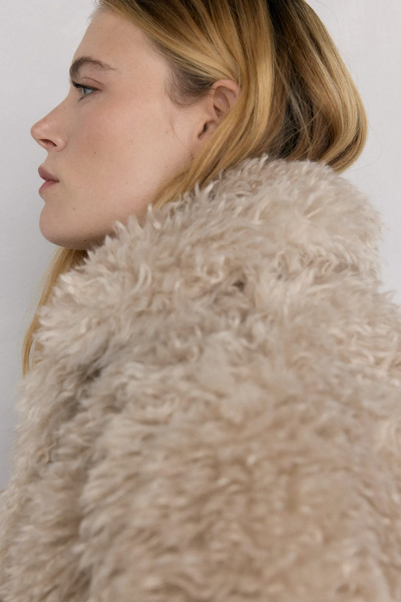 Pedro del Hierro Casacos-Sobretudo efeito pelo cacheado Beige