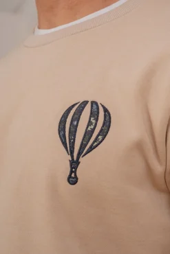 Celopman Sweatshirts-Sweatshirt com bordado frontal bege