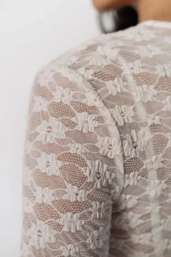 High Spirits T-Shirts|Blusas-Top Ashen bege