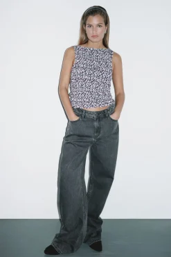 Springfield T-Shirts-Top floral ajustado preto