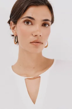 Cortefiel T-Shirts-Top peça dourada com decote Branco