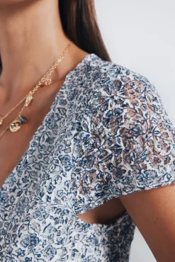 Springfield T-Shirts-Topo de flor azul cru