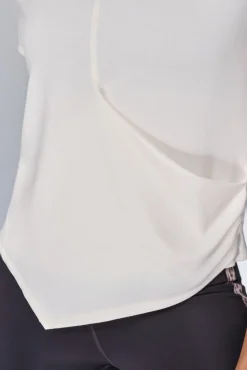 Dash and Stars T-Shirts-T-shirt branca drapeada de manga curta beige