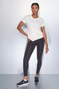 Dash and Stars T-Shirts-T-shirt branca drapeada de manga curta beige