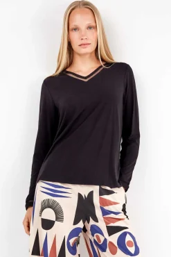 Gisela T-Shirts-T-shirt com detalhe de renda no renda preto